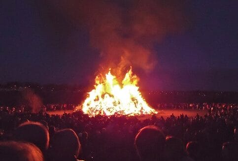 Valborgsmässofirande vid Gamla Uppsala högar